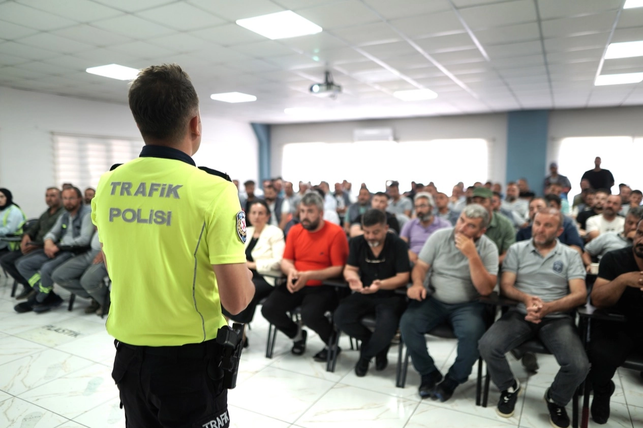 Kayseri Melikgazi'den saha &ccedil;alışanlarına trafik eğitimi