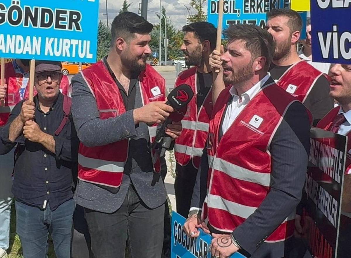 Erkekleri Koruma Derneği erkek hakları için eylem yaptı