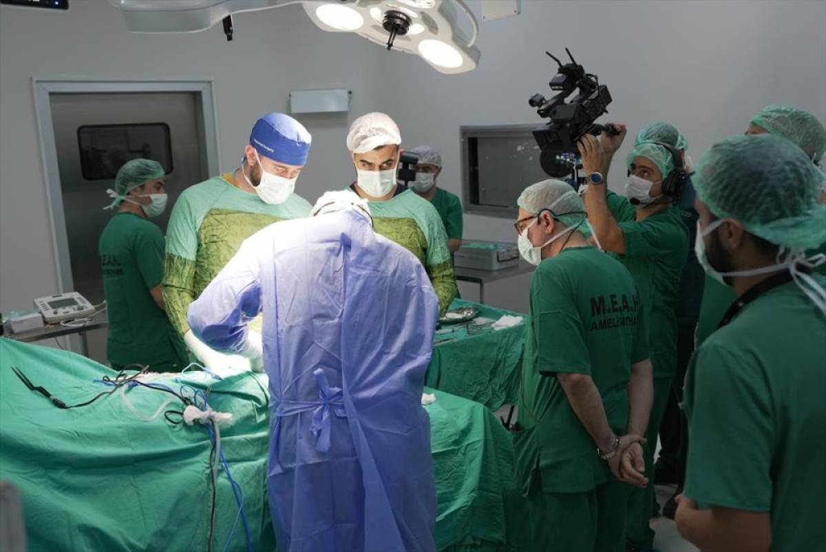Malatya'da farklı illerden cerrahların da katılımıyla 14 canlı ameliyat yapıldı