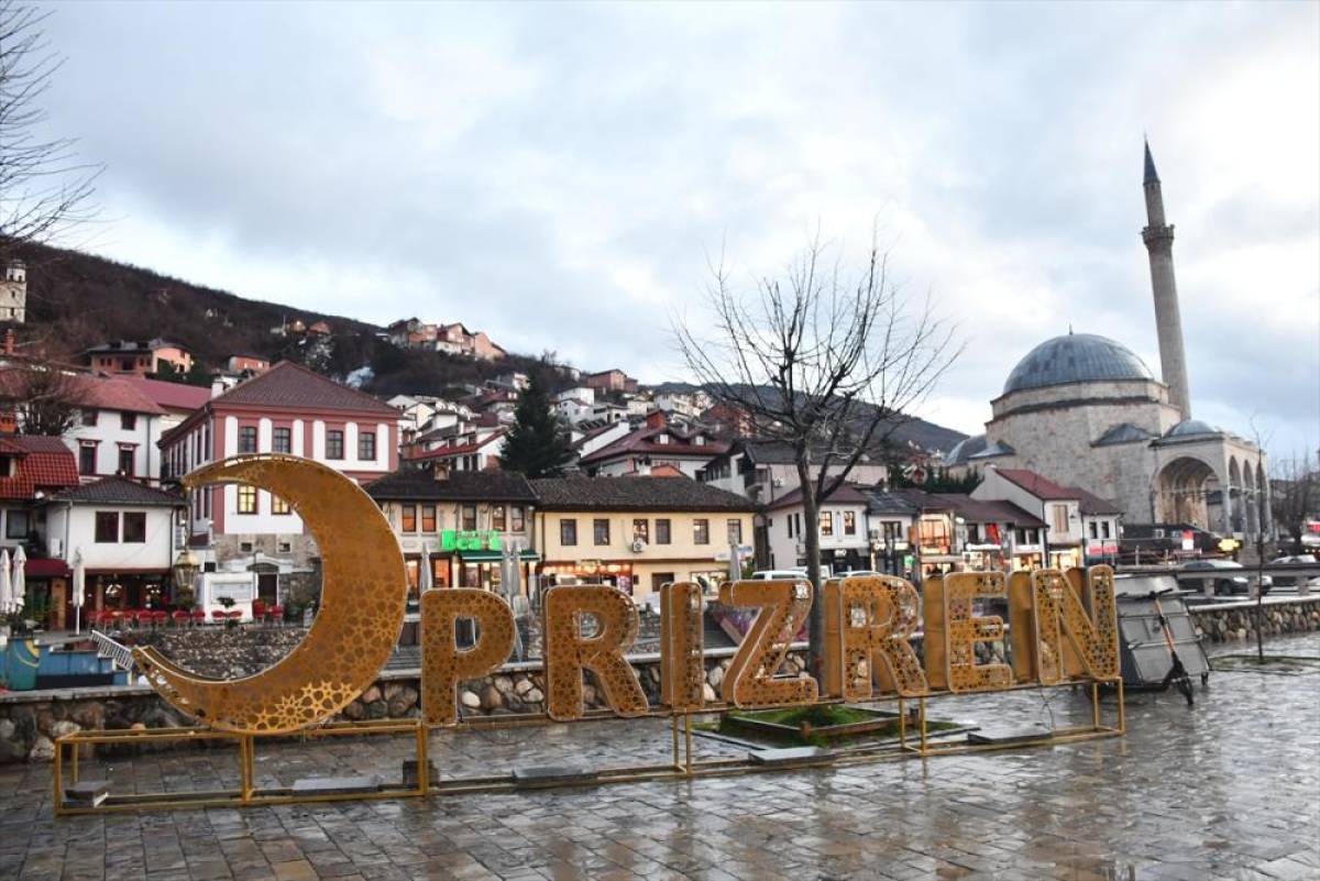 Mehmet&ccedil;ik, Kosova'da iftar verdi