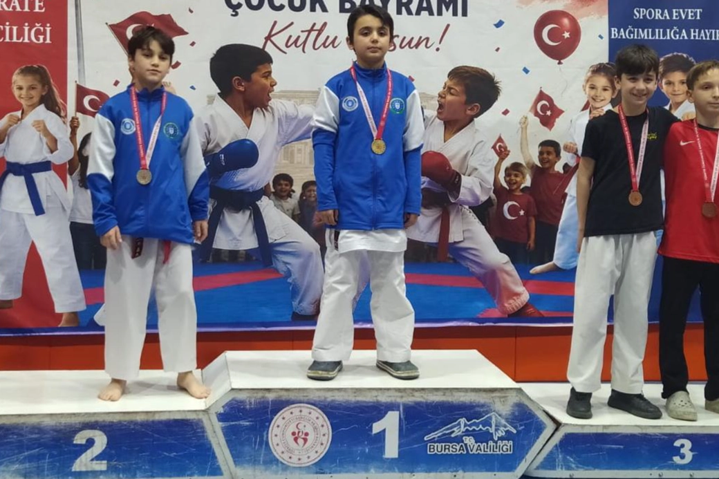 Bursa B&uuml;y&uuml;kşehirli karatecilerden 28 madalya