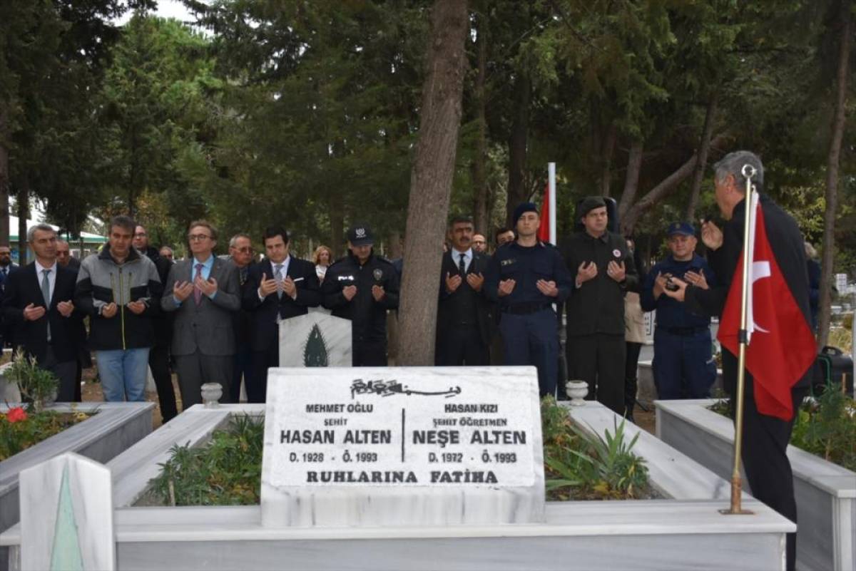 Tekirdağ'da şehit öğretmen Neşe Alten ve babası kabirleri başında anıldı