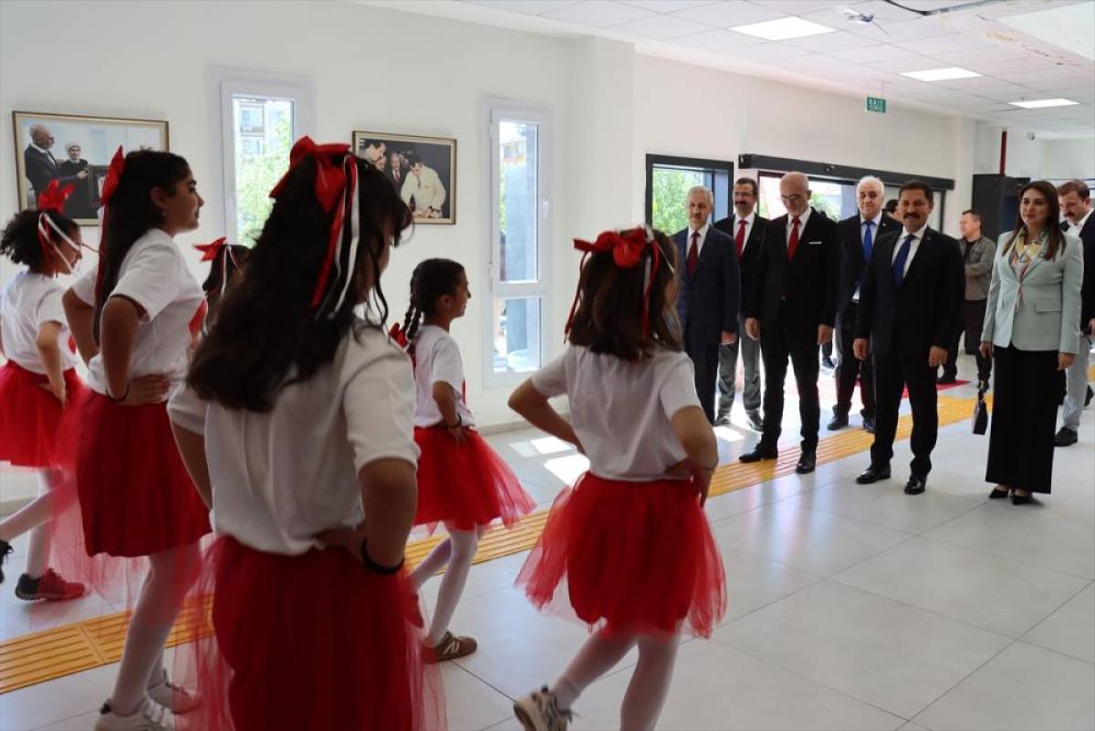 Hatay'da engelli &ccedil;ocuklar, 23 Nisan dolayısıyla &ccedil;eşitli etkinliklerle bir araya geldi