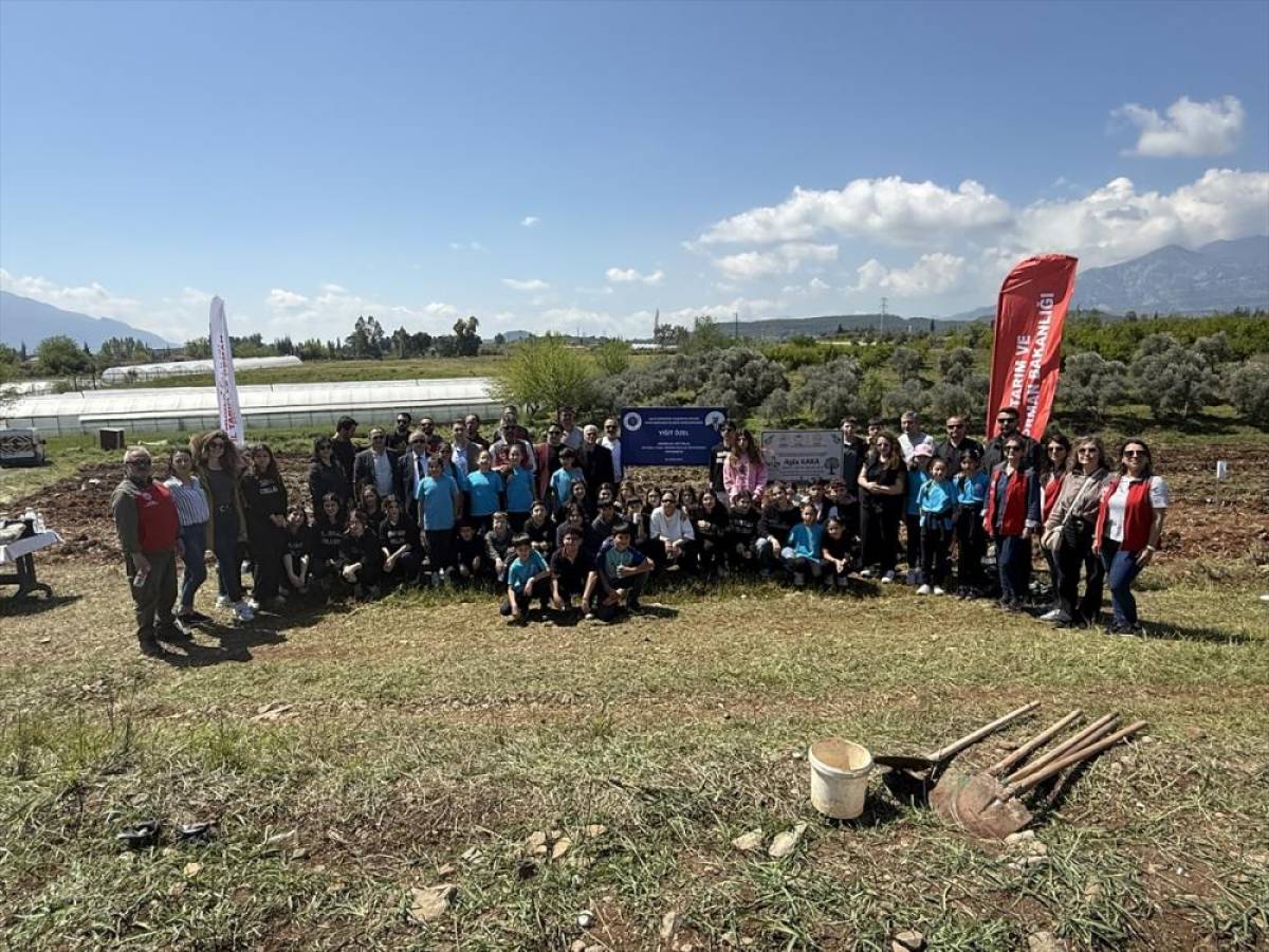 Kahramanmaraş'taki silahlı saldırıda hayatını kaybeden &ouml;ğretmen ve &ouml;ğrenciler i&ccedil;in Muğla'da fidan dikildi