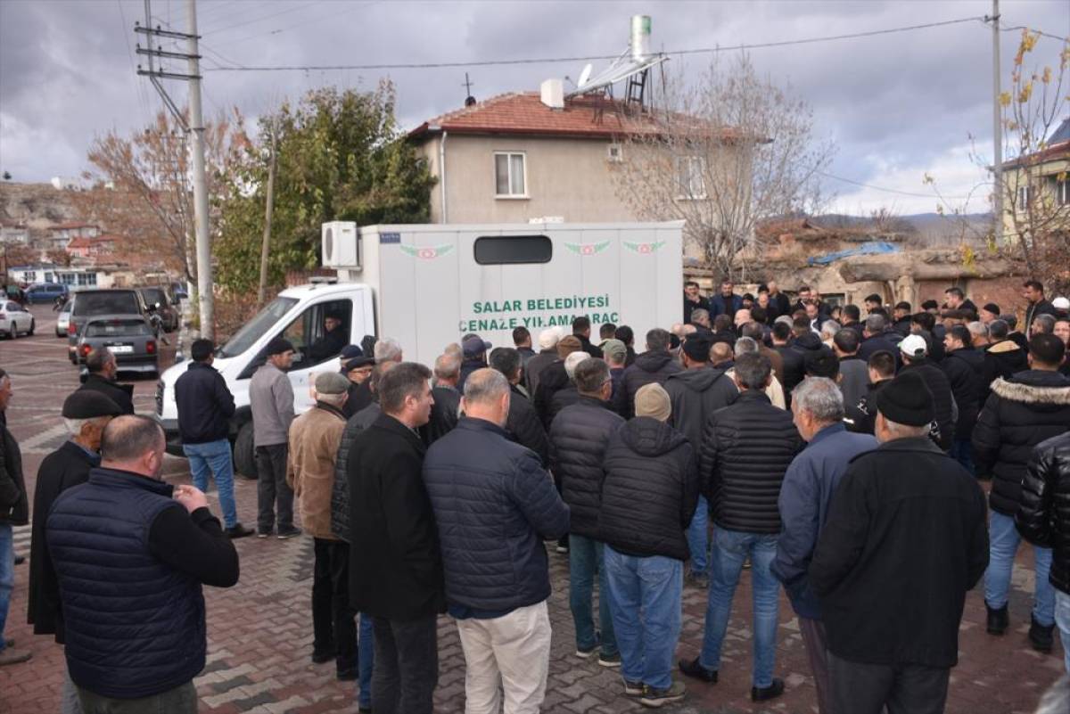 Afyonkarahisar'da restoranda çıkan yangında hayatını kaybeden işçinin cenazesi defnedildi