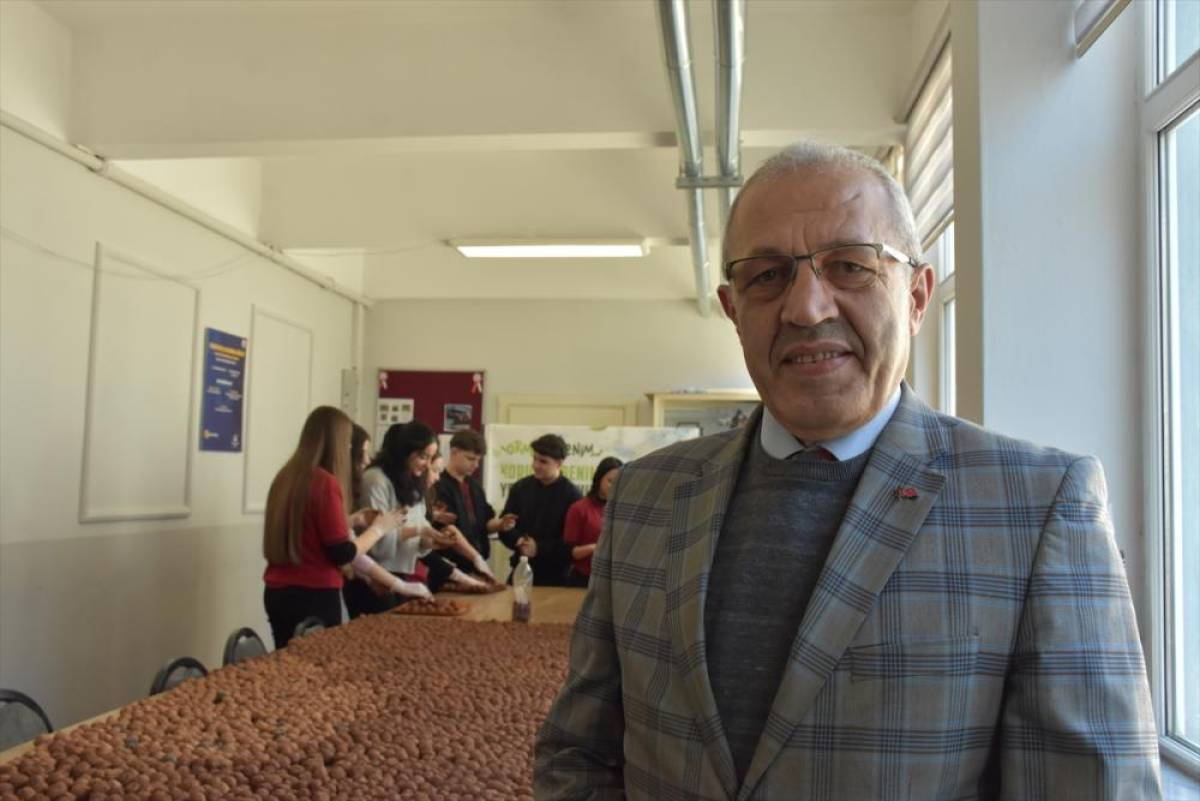 Trabzonlu lise &ouml;ğrencilerinin hazırladığı tohum topları doğaya nefes olacak