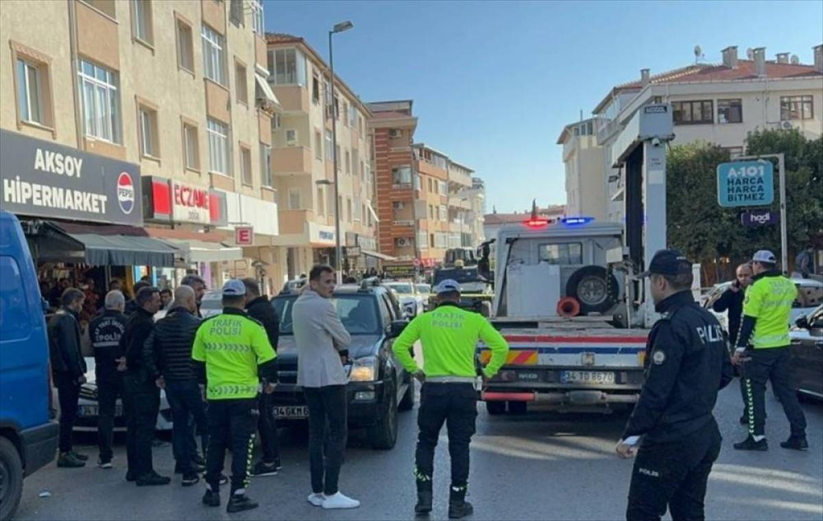 Üsküdar'da polis memuruna çekiçle saldıran şüpheli ile oğlu silahla yaralandı