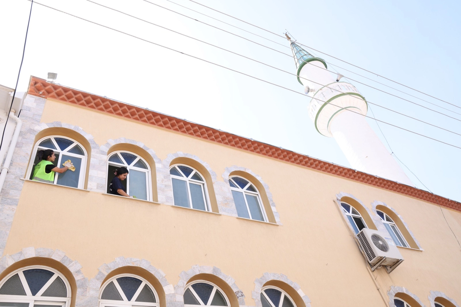 İzmir &Ccedil;iğli&rsquo;de camilerde bayram temizliği