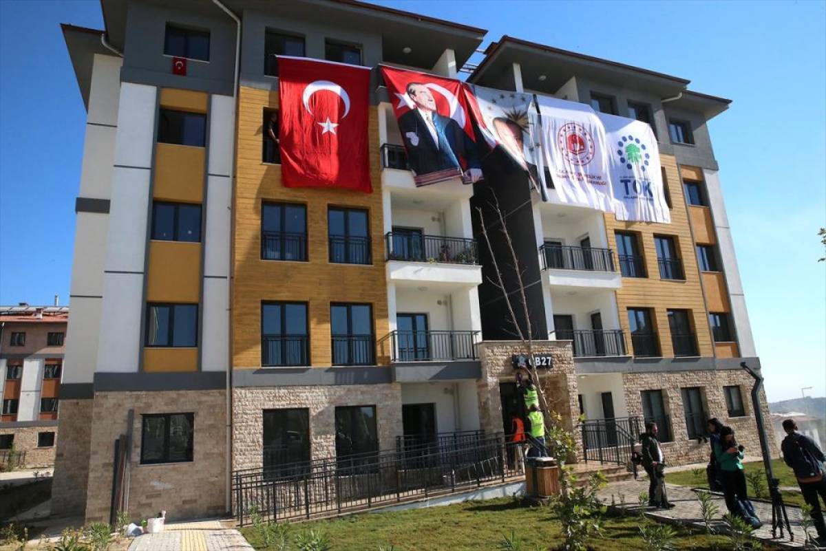 Hatay'da depremzedeler yeni konutlarına yerleşiyor