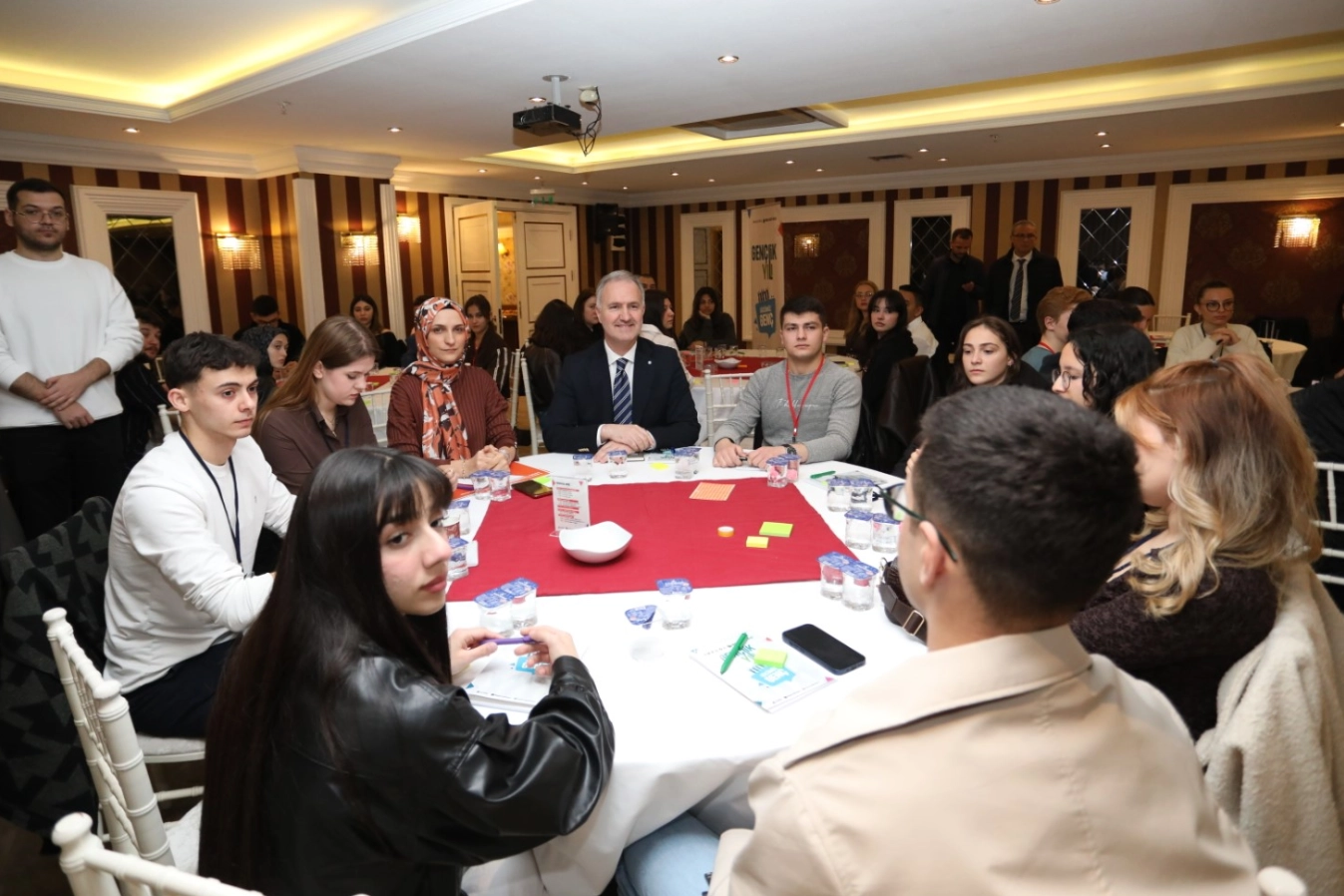 Bursa İneg&ouml;l&rsquo;de gen&ccedil;ler s&ouml;z sahibi oluyor