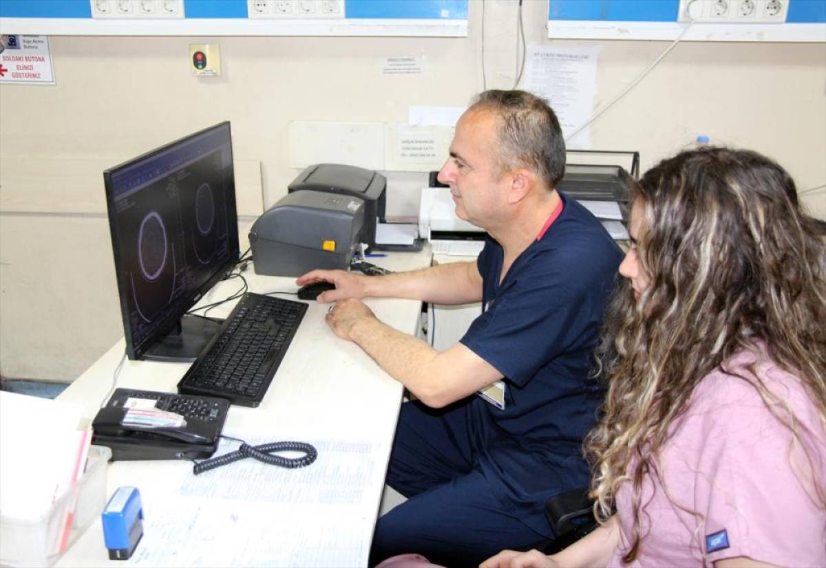 Denizli'de yeni doktorun ilk g&ouml;rev yeri babasının &ccedil;alıştığı hastane oldu