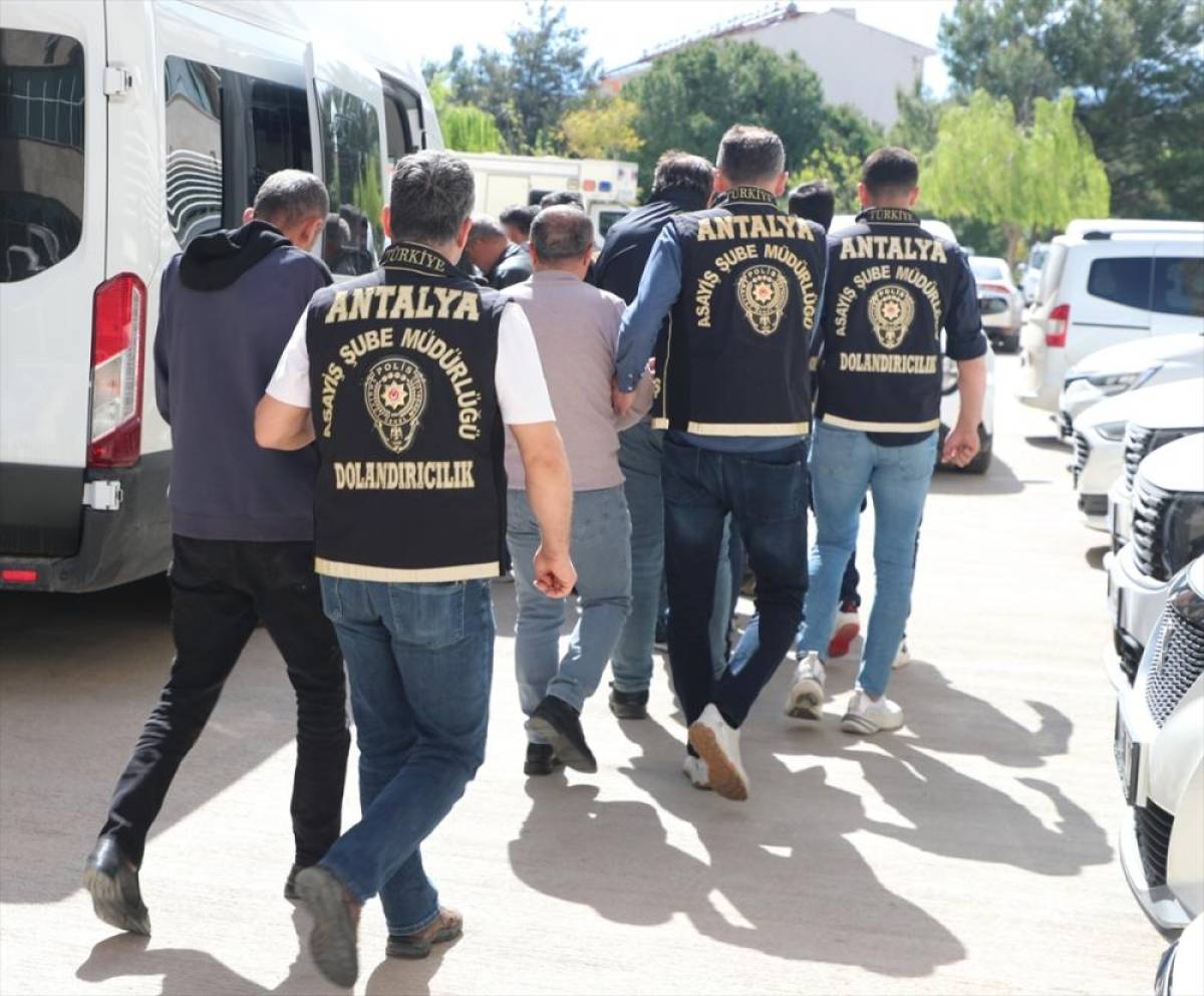 Antalya'da sahte vekaletle gayrimenkul dolandırıcılığı yapan 11 kişi tutuklandı