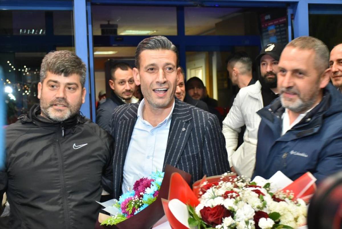 Türkiye Boks Federasyonu Başkanı Hekimoğlu, Trabzon'da çiçeklerle karşılandı: