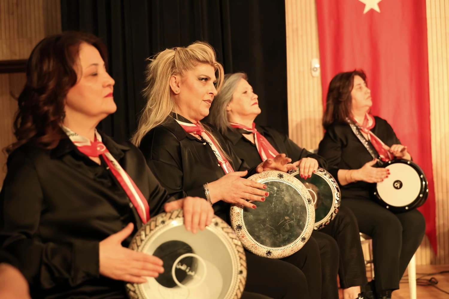 Osmangazili kadınlardan muhteşem ritim g&ouml;sterisi