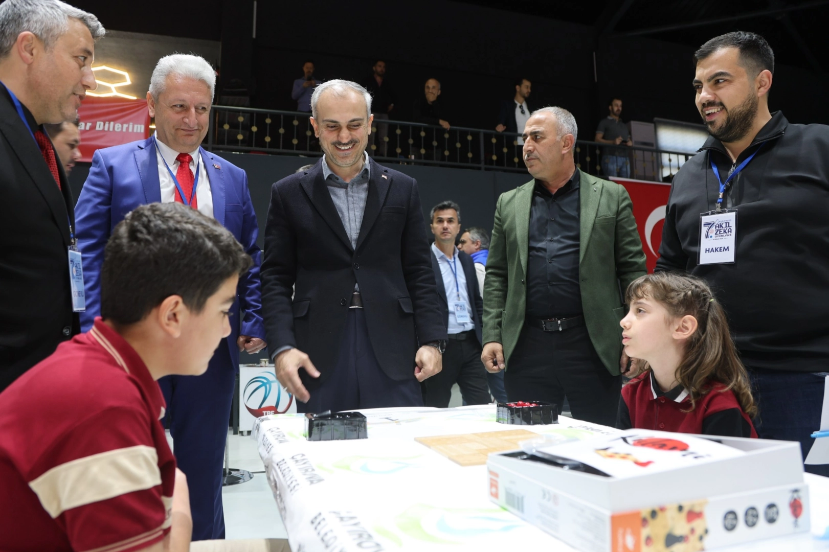 &Ccedil;ayırovalı &ouml;ğrenciler akıl ve zeka oyunlarında ter d&ouml;k&uuml;yor