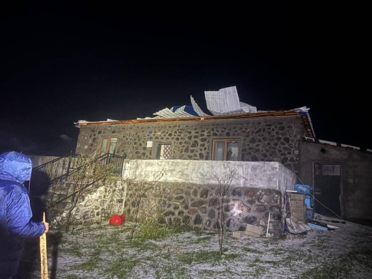 G&Uuml;NCELLEME - Ardahan'da sağanak, dolu ve şiddetli r&uuml;zgar etkili oldu