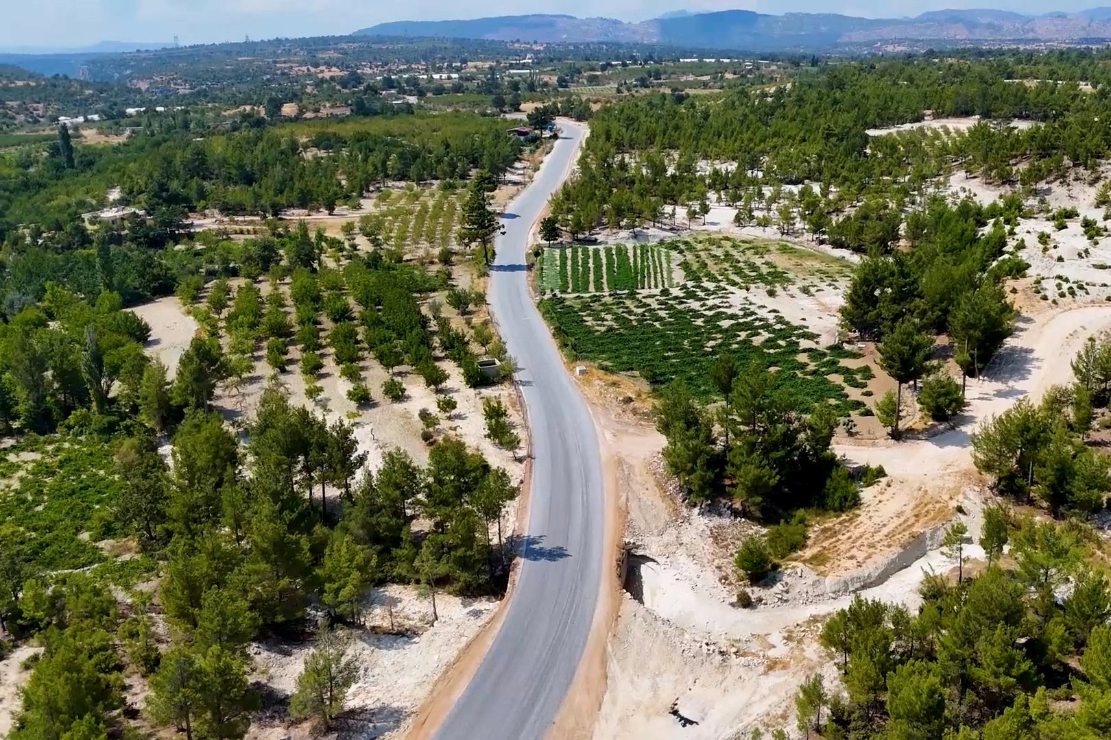 Mersin G&uuml;lnar&rsquo;da yol ağı g&uuml;&ccedil;leniyor