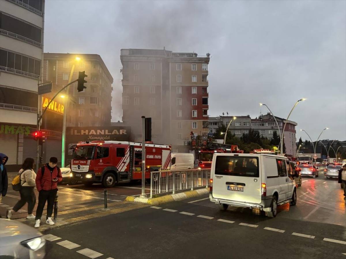 Zeytinburnu’nda tekstil firmasının deposunda çıkan yangın söndürüldü