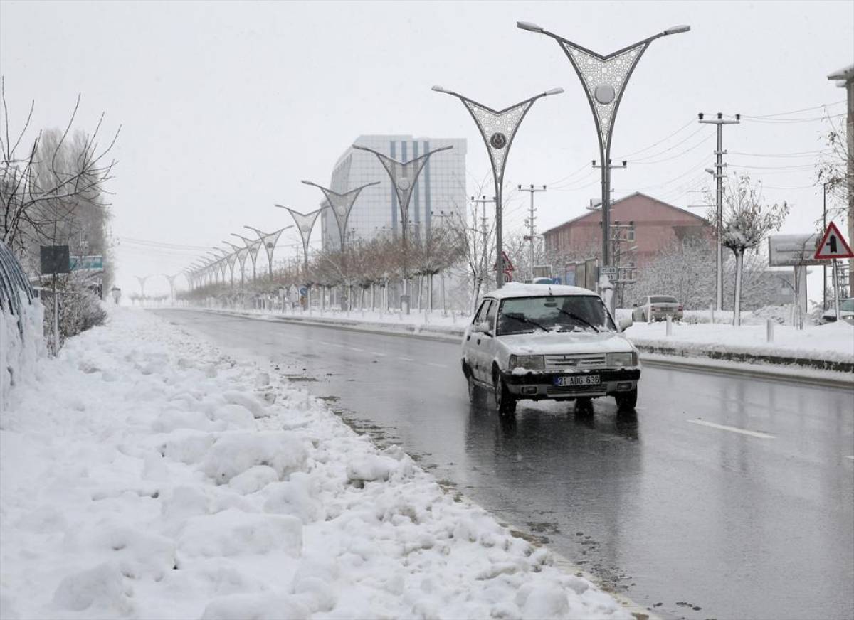 Van, Hakkari, Muş ve Bitlis'te 799 yerleşim yerine ulaşım sağlanamıyor