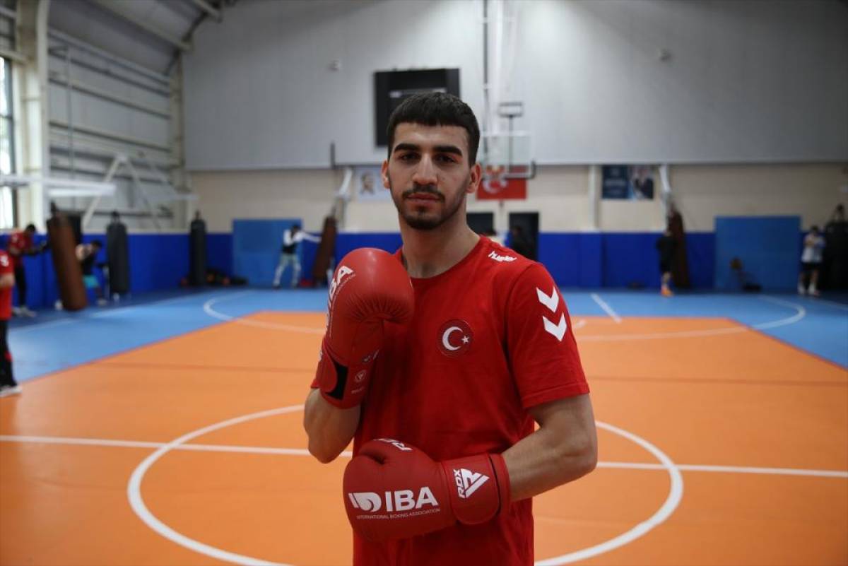 Milli boks&ouml;r Refik Kartal, Akdeniz Oyunları'nda şampiyonluk hedefiyle yumruk sallıyor: