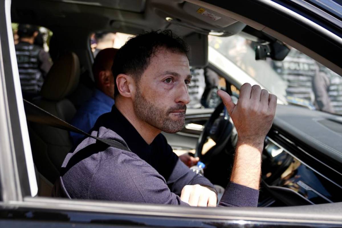 Domenico Tedesco, Fenerbah&ccedil;eli futbolcularla vedalaştı