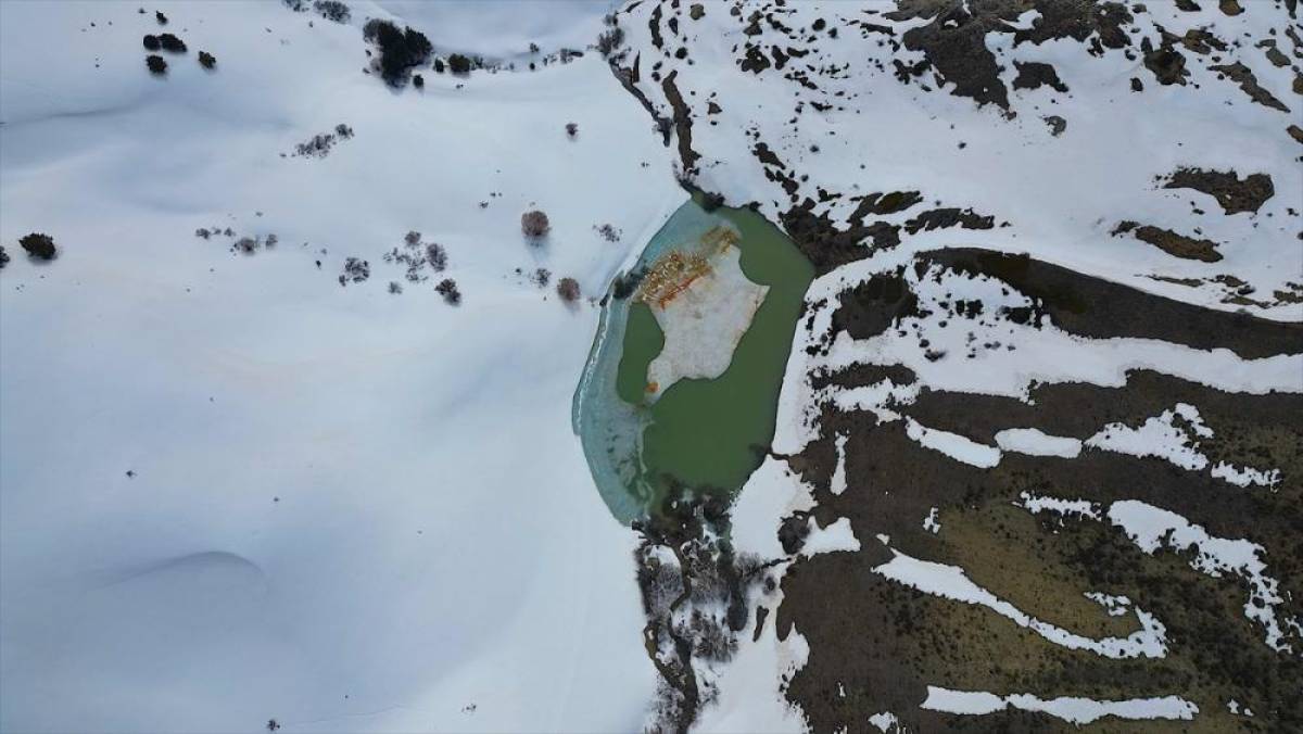 Bayburt'un karla kaplı dağları havadan g&ouml;r&uuml;nt&uuml;lendi