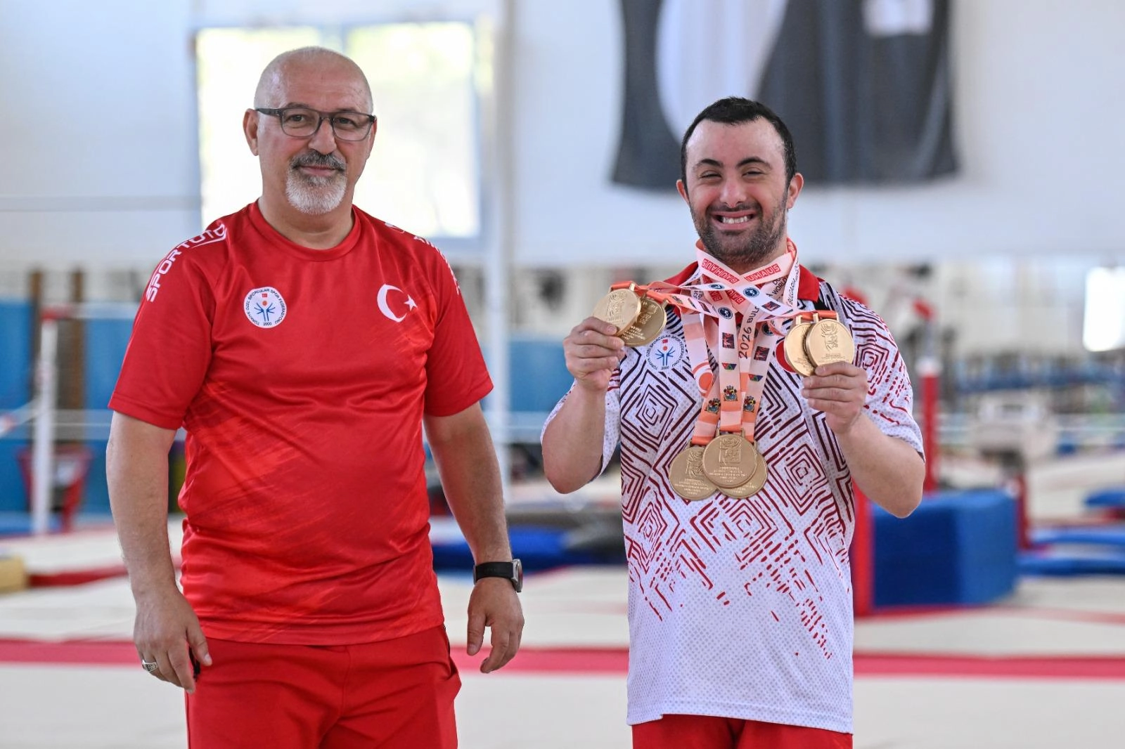 İzmirli &ouml;zel sporcu &Ouml;zt&uuml;rk&rsquo;ten tarihi başarı