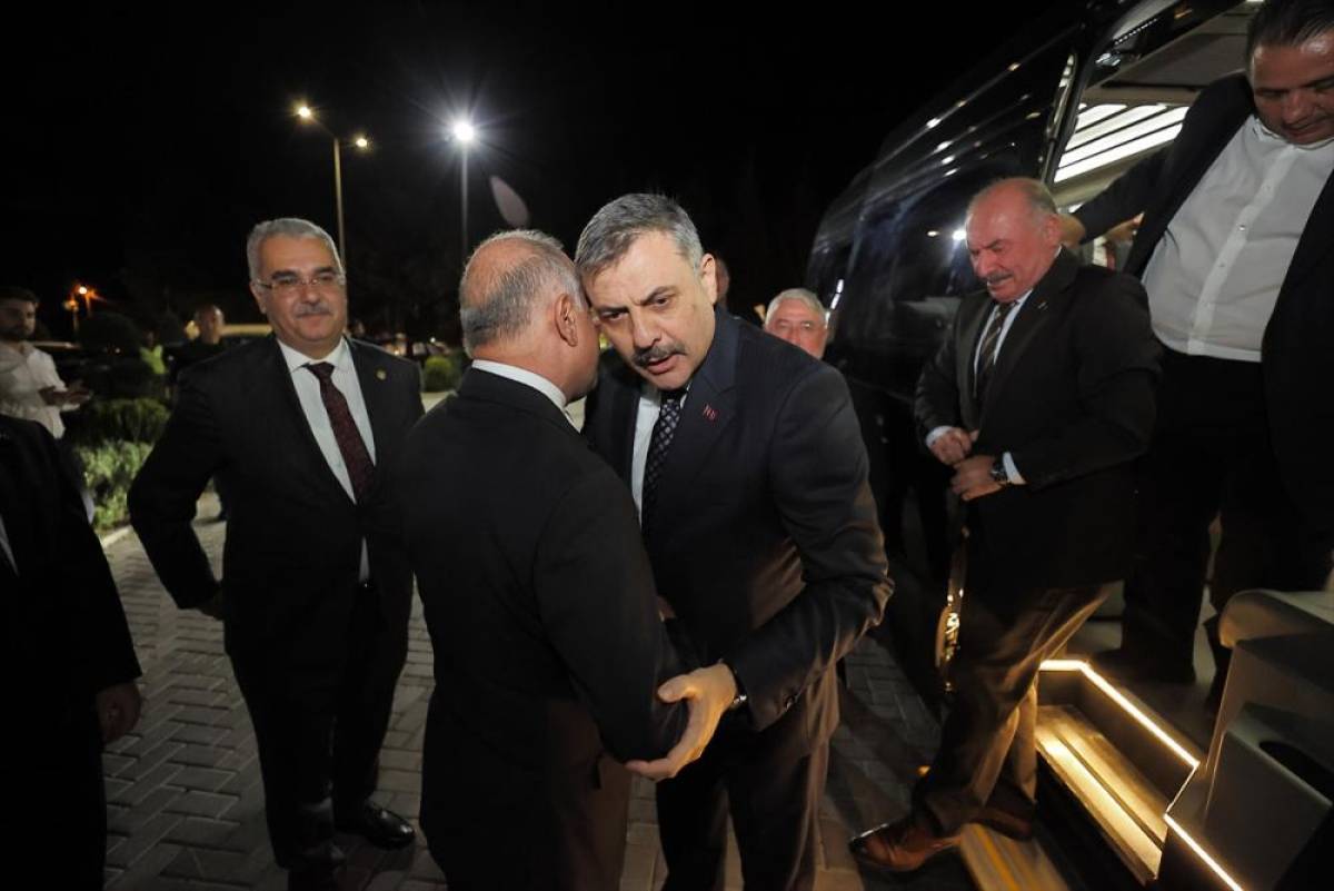 İ&ccedil;işleri Bakanı &Ccedil;ift&ccedil;i, AK Parti &Ccedil;orum İl Başkanı Alar'ın oğlunun d&uuml;ğ&uuml;n&uuml;ne katıldı