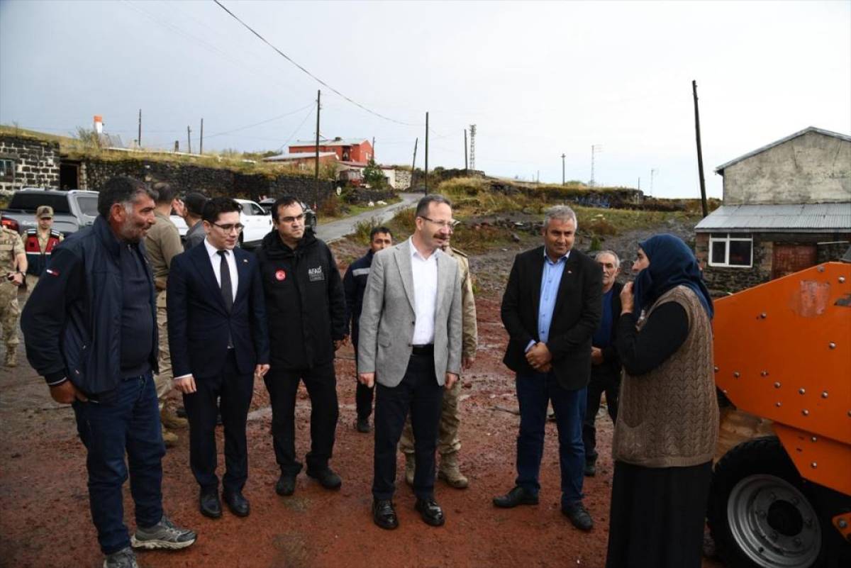 Ardahan Valisi Yamlı, olumsuz hava koşullarından etkilenen &Ouml;nc&uuml;l k&ouml;y&uuml;n&uuml; ziyaret etti
