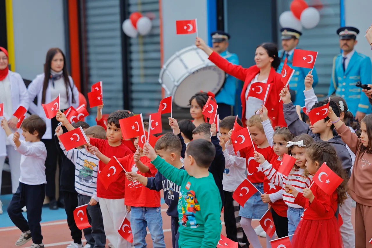 Kayseri &Ccedil;ocuk K&uuml;t&uuml;phanesi'nden Cumhuriyet coşkusu