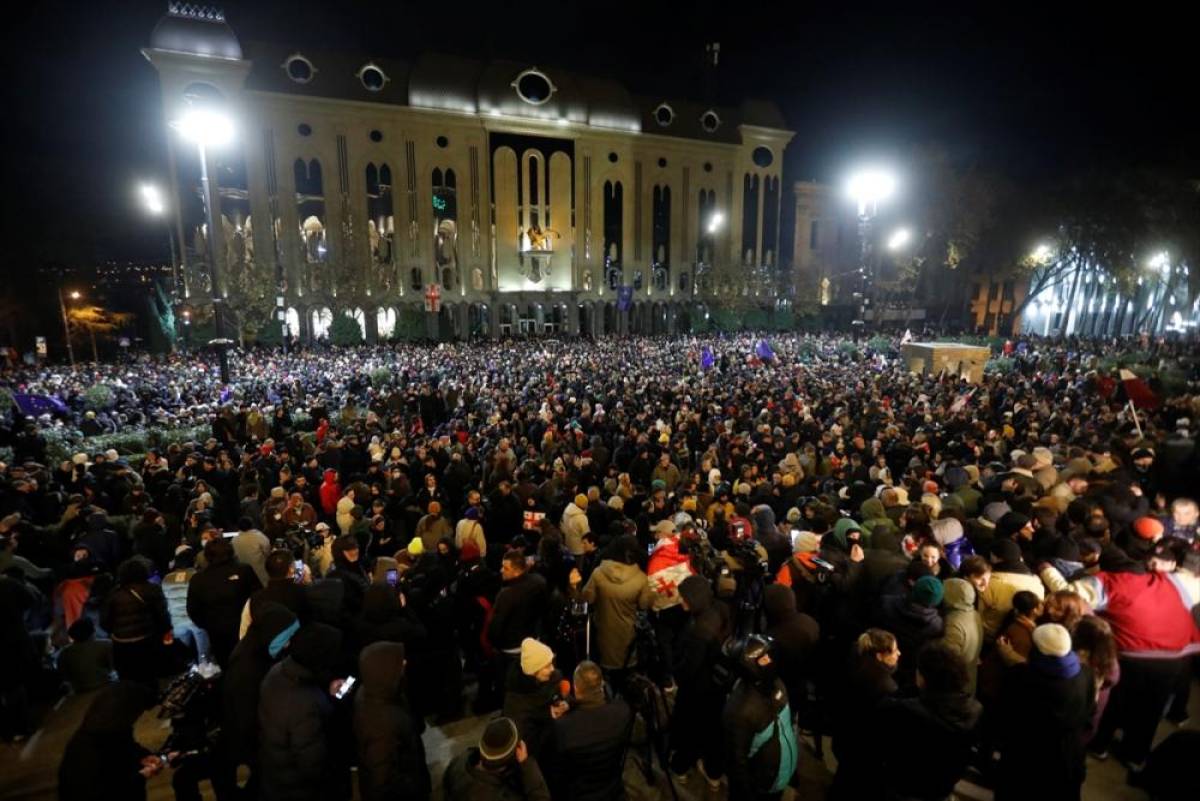 Gürcistan'da, AB'ye katılım müzakerelerinin 2028'e kadar askıya alınması protesto edildi