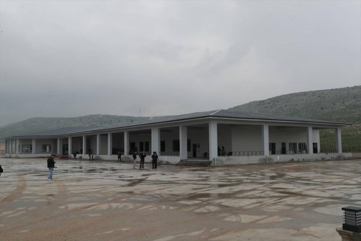 Hatay'daki Cilveg&ouml;z&uuml; Sınır Kapısı'nda tır parkı inşası tamamlandı