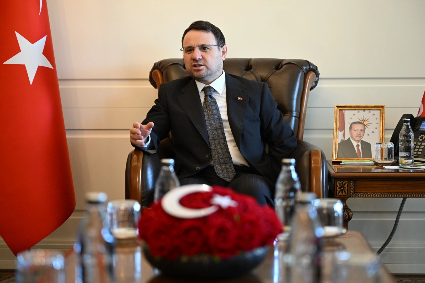 Bakan G&uuml;rlek: &Ccedil;etelerin sadece sokaktaki tetik&ccedil;ilerini değil, finansal damarlarını da kesiyoruz