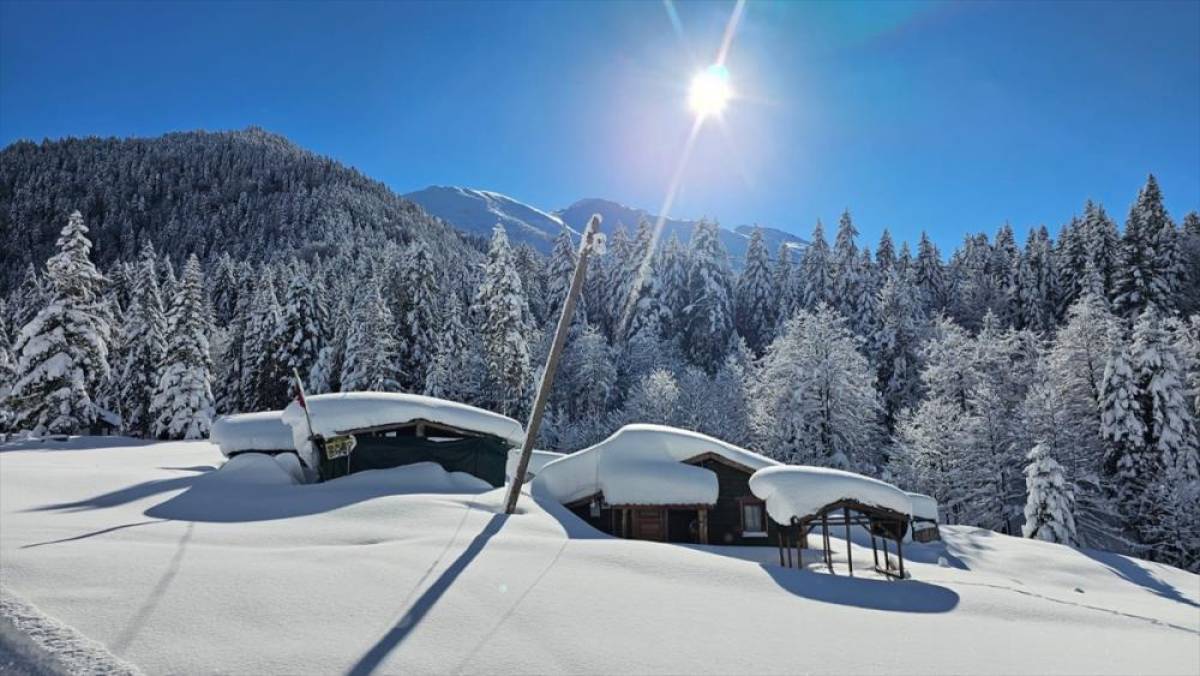 Rize'de Ka&ccedil;kar Dağları ve yaylalardaki kar manzarası dronla g&ouml;r&uuml;nt&uuml;lendi
