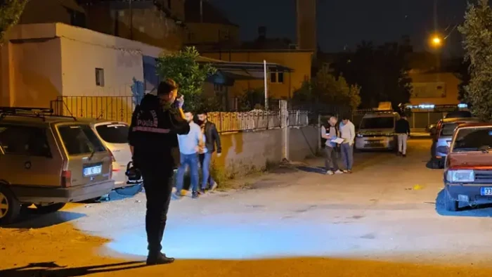 Adana'da komşular arasında &ccedil;ıkan silahlı kavgada 5 kişi yaralandı