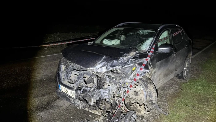 Afyonkarahisar'da iki otomobilin &ccedil;arpıştığı kazada 1 kişi &ouml;ld&uuml;, 7 kişi yaralandı