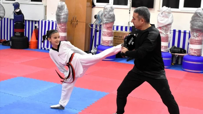 Aksaraylı baba-kız, tekvando şampiyonasında altın madalya almanın gururunu yaşıyor