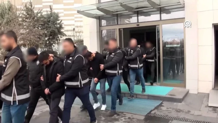 Ankara'da &ccedil;ıkar ama&ccedil;lı su&ccedil; &ouml;rg&uuml;t&uuml;ne y&ouml;nelik operasyonda 23 ş&uuml;pheli tutuklandı