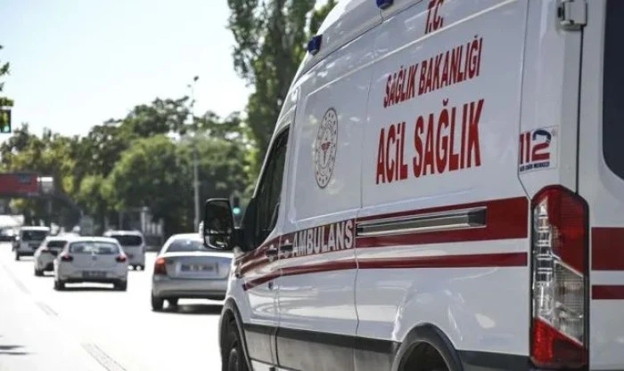 Aydın'da minib&uuml;s ile pikabın &ccedil;arpıştığı kazada 5 kişi yaralandı