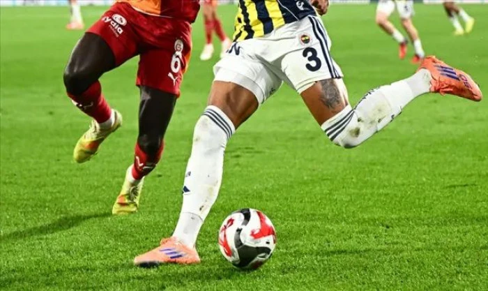 Aziz Yıldırım, Fenerbah&ccedil;e Kul&uuml;b&uuml;n&uuml;n se&ccedil;imli olağan&uuml;st&uuml; genel kurulunda başkanlığa aday olduğunu a&ccedil;ıkladı.