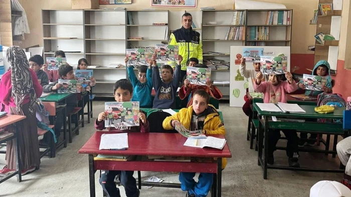 Bah&ccedil;esaray'da &ouml;ğrencilere trafik eğitimi verildi
