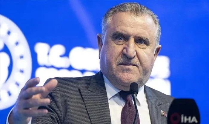Bakan Bak'tan Trendyol 1. Lig'e y&uuml;kselen Mardin 1969 Spor ile Muğlaspor'a tebrik
