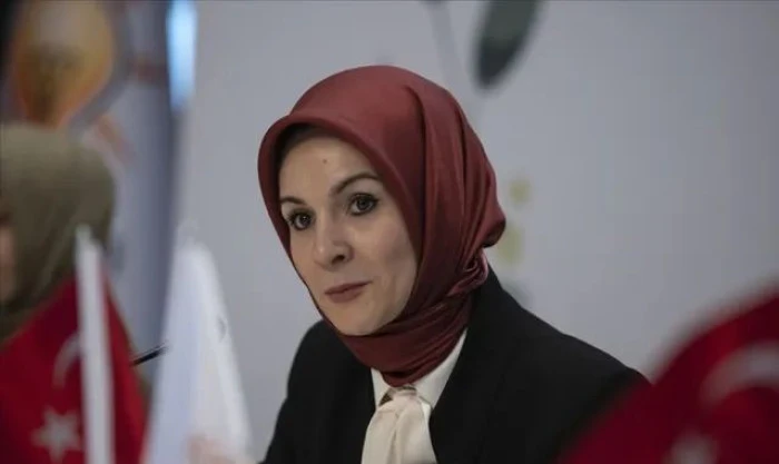 Bakan G&ouml;ktaş: "(Sosyal medya) &Ccedil;ocuklarımız kimlerle iletişim halinde hi&ccedil;bir şekilde bilmiyoruz. &Ccedil;ocukların y&uuml;zde 10'u yabancı biriyle en az 1 kere iletişimde olduğunu ifade ediyor"