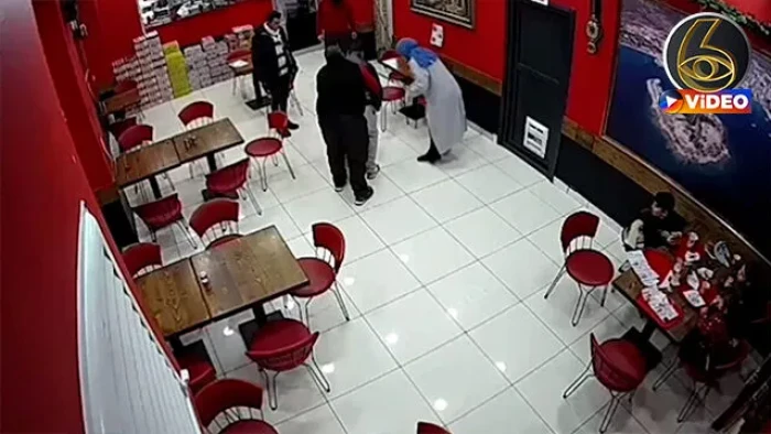 Bayrampaşa'da restoranda boğazına yiyecek ka&ccedil;an m&uuml;şteri Heimlich manevrasıyla kurtarıldı