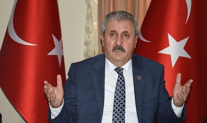 BBP Genel Başkanı Destici'den parti teşkilatlarına T&uuml;rk bayrağı asılması talimatı