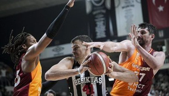 Beşiktaş GAİN'de Hırvat basketbolcu Ante Zizic ameliyat edildi