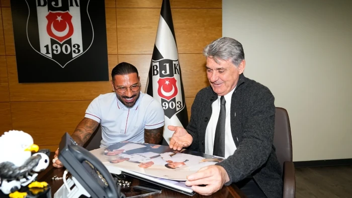 Beşiktaş'ın eski futbolcusu Ricardo Quaresma, başkan Serdal Adalı'yı ziyaret etti