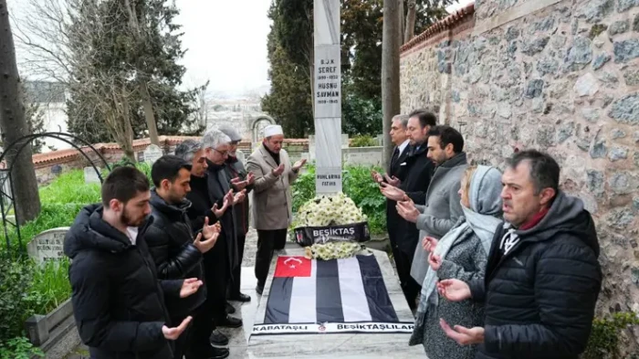 Beşiktaş'ta Şeref Bey kabri başında anıldı