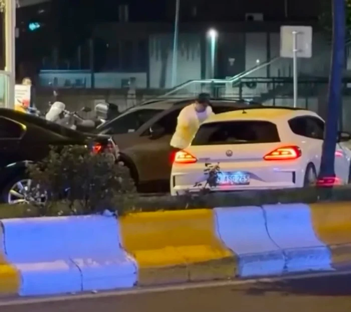 Beylikd&uuml;z&uuml;'nde silahlı saldırıya uğrayan ve hastaneye giderken kaza yapan kişi &ouml;ld&uuml;