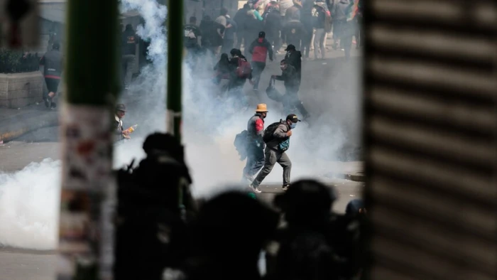 Bolivya'da h&uuml;k&uuml;metin istifası talebiyle başlayan protestolar s&uuml;r&uuml;yor